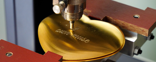 Gravure sur un mirroir de poche