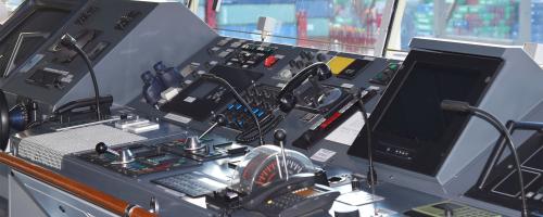 Navigational cabin with ship maneuvering commands