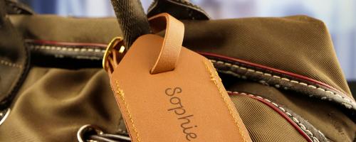 Personnaliser une étiquette de bagage en cuir