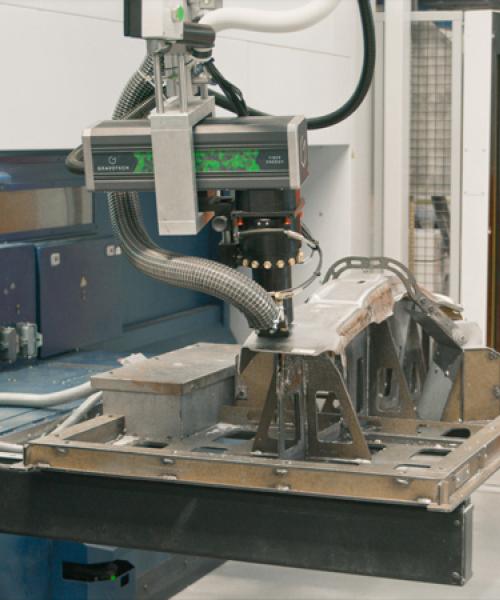 Gravure laser fibre et système Mini-Inline d'une identification permanente sur une pièce automobile en aluminium