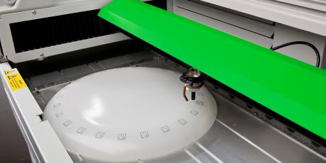 Gravure de plastique avec graveur laser CO2