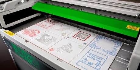 Gravure laser couleur sur carrelage